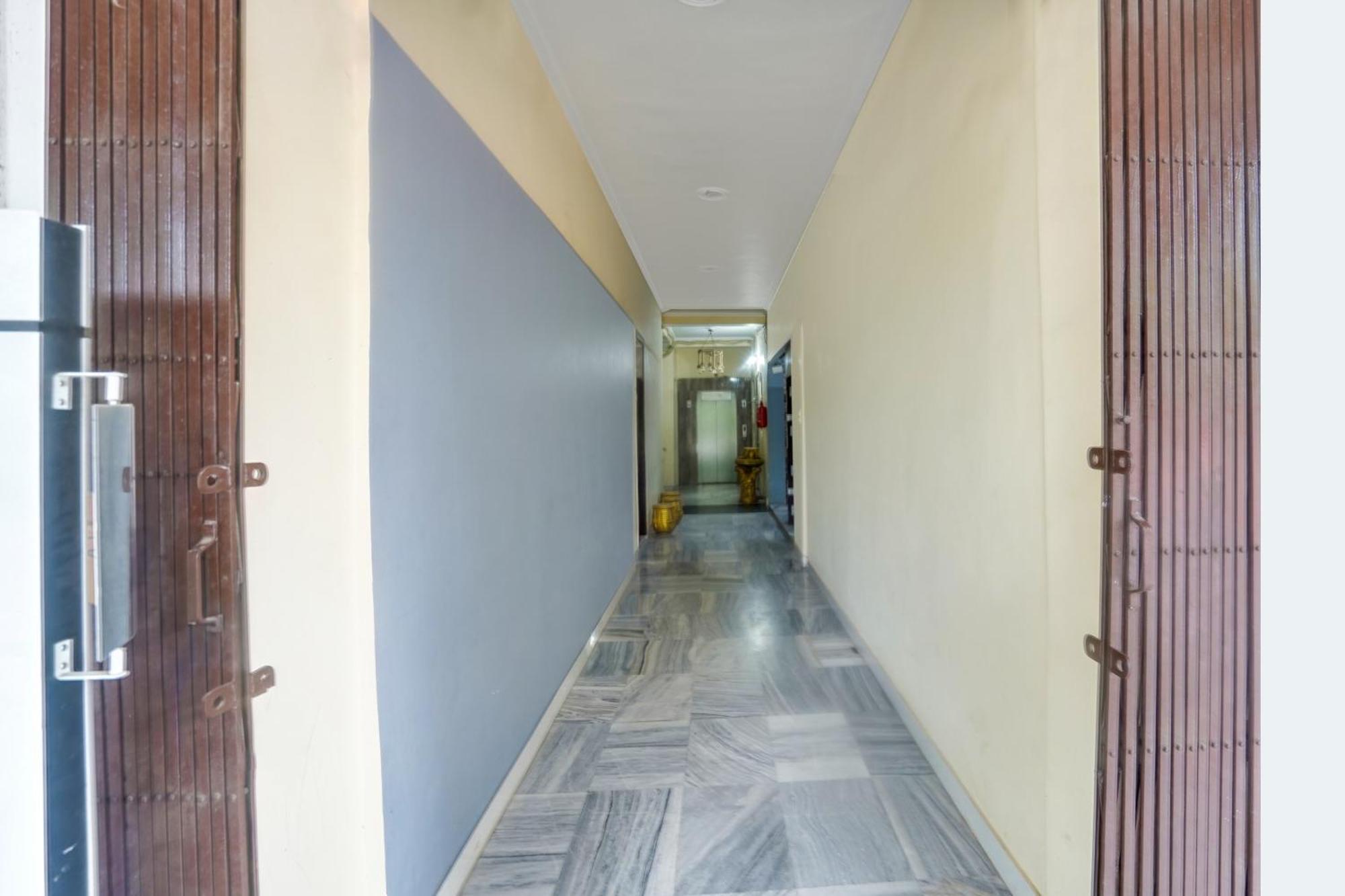 Super Collection O Rajapur Circuit House Hotell Allāhābād Junction Eksteriør bilde
