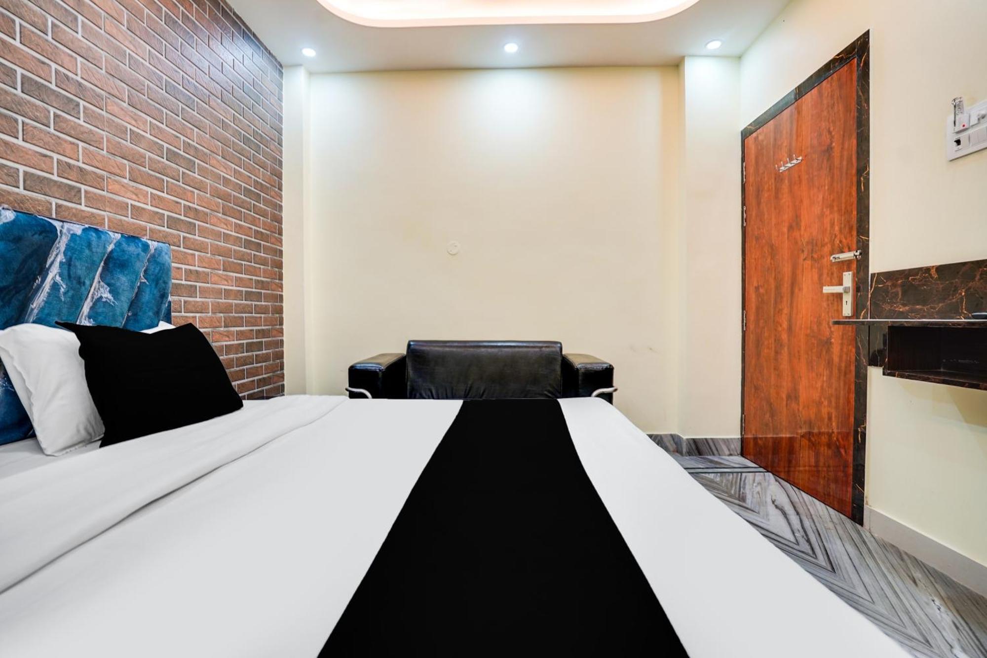 Super Collection O Rajapur Circuit House Hotell Allāhābād Junction Eksteriør bilde