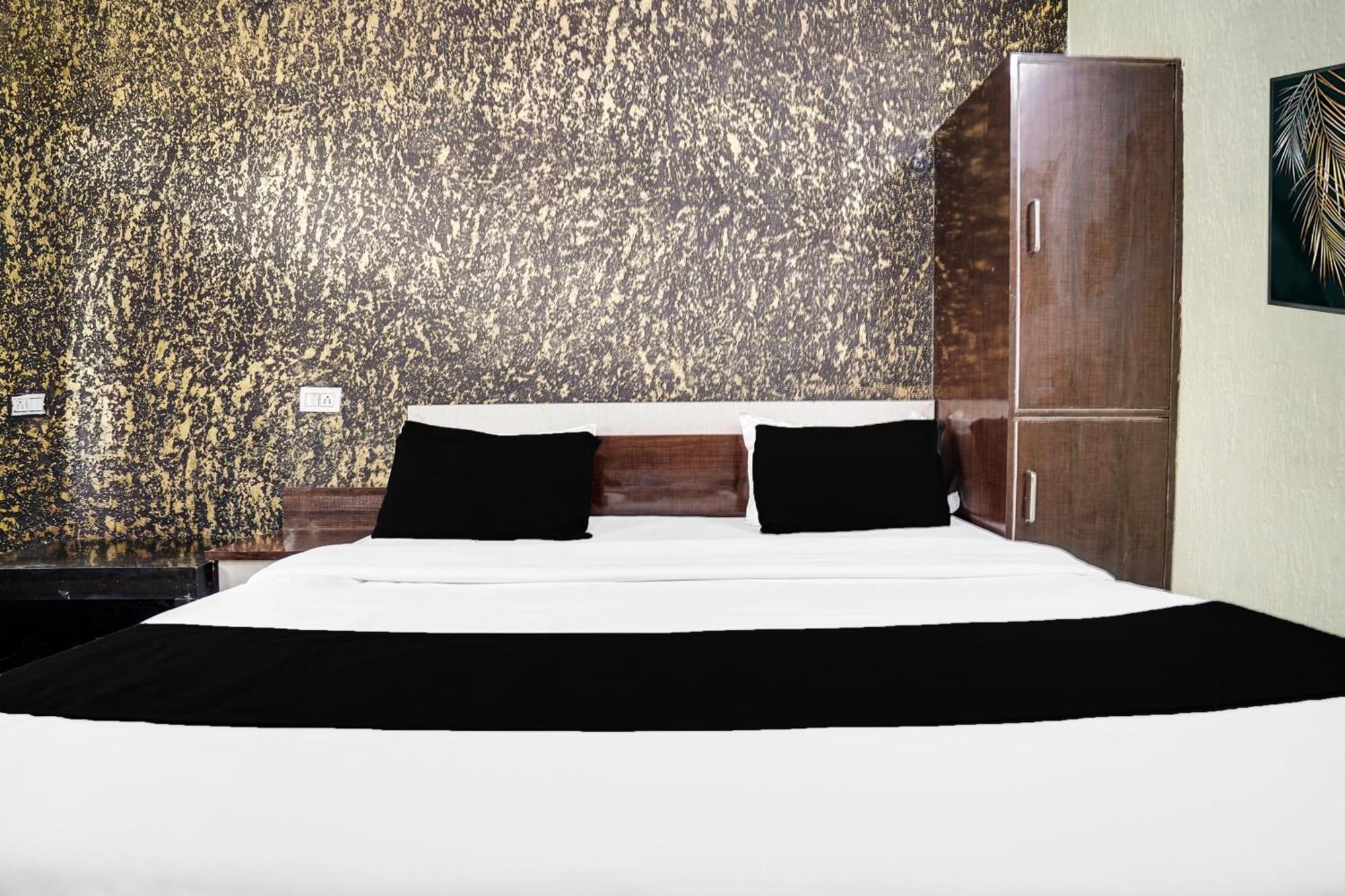 Super Collection O Rajapur Circuit House Hotell Allāhābād Junction Eksteriør bilde